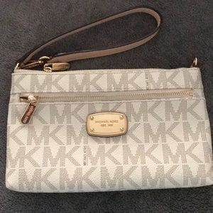 Michael kors wristlet